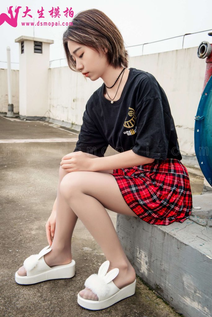 大生模拍 NO.214 小小 天台美足 [49P/1V/614MB]插图2