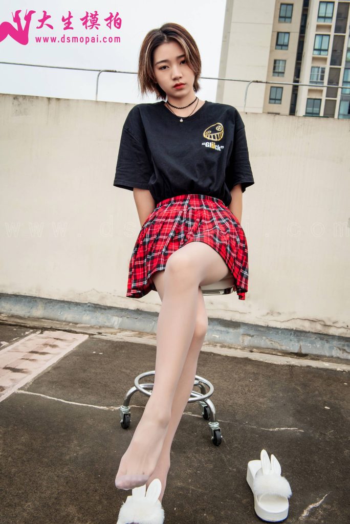 大生模拍 NO.214 小小 天台美足 [49P/1V/614MB]插图1