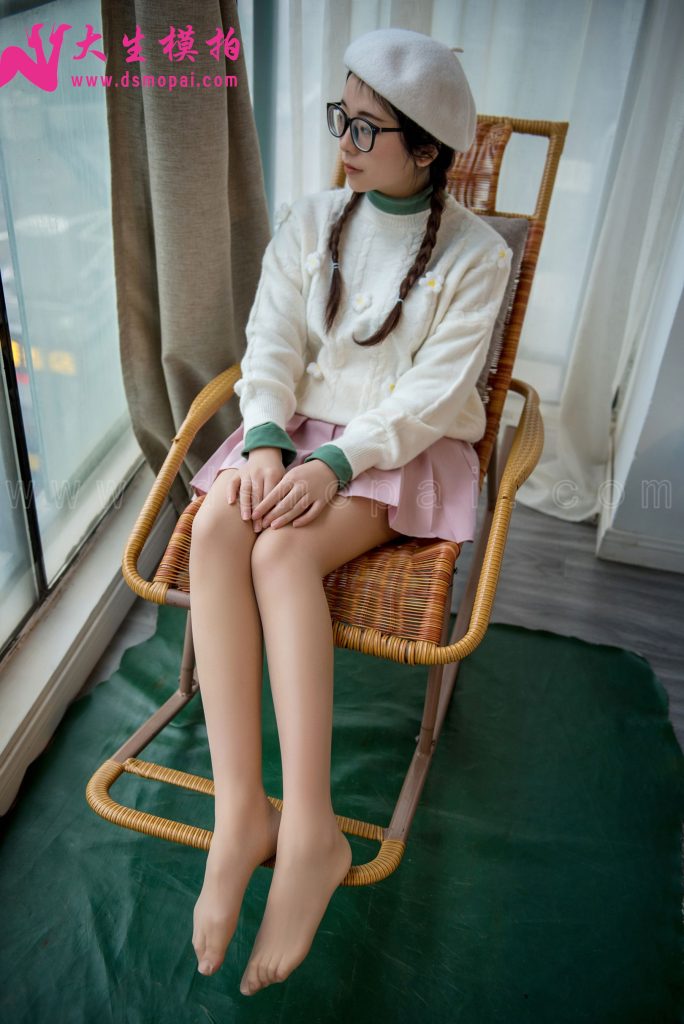 大生模拍 NO.222 夏夏 清纯眼镜妹 [46P/272MB]插图2