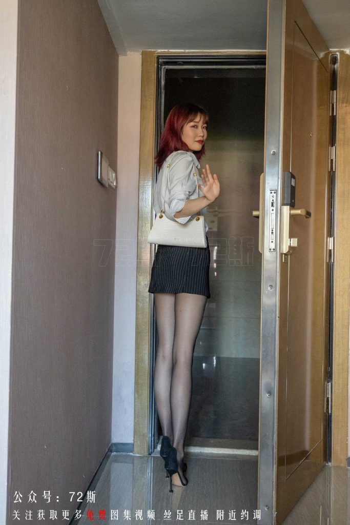 [72斯]丝足写真 NO.002 我的新室友第二集 [34P/91M]插图1