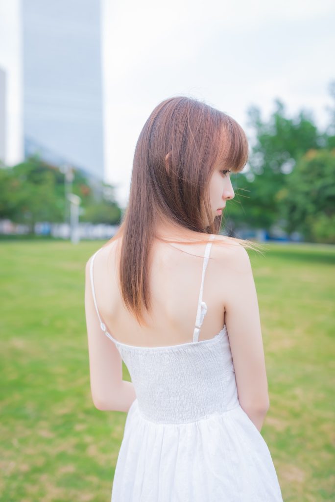 风之领域精品写真@No.056 草坪上青纯的学妹 [50P/229MB]插图3