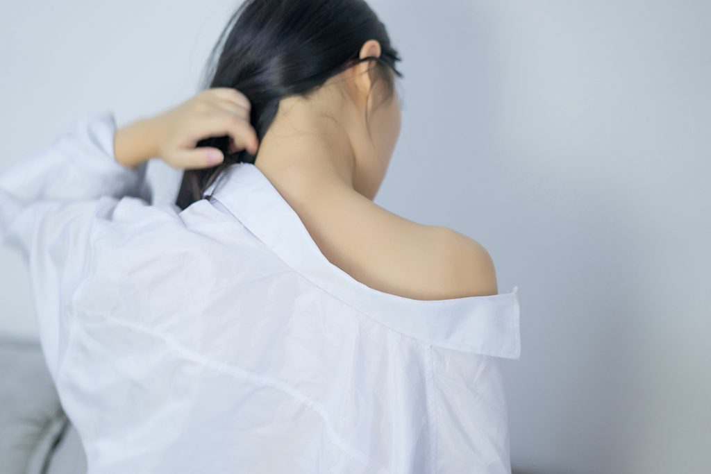 风之领域精品写真@No.098 沙发果腿白衬衫 [37P/134MB]插图3