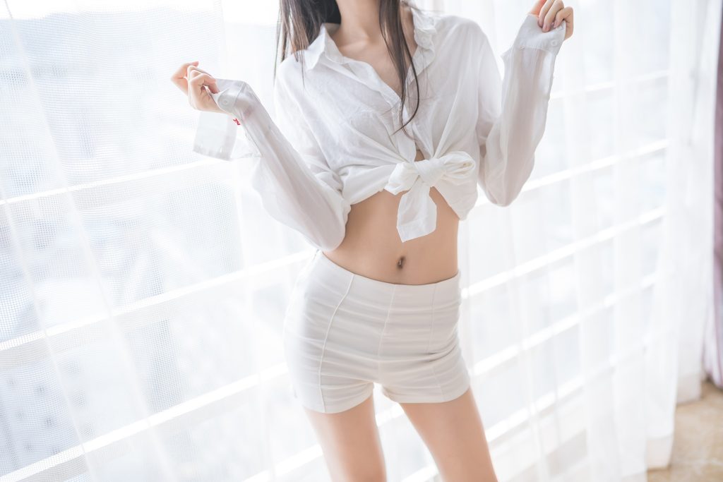 风之领域精品写真@No.103 一席白色超短裤 [46P/130MB]插图1
