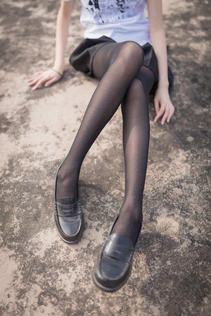 风之领域精品写真@No.167 天台的短裙黑丝 [47P/174MB]插图1