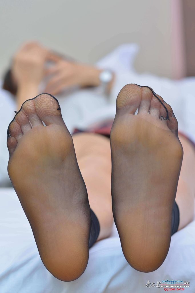 Ecologygreen摄影作品 NO.033 精致又姓感的薄透黑丝脚[42P/71MB]插图1
