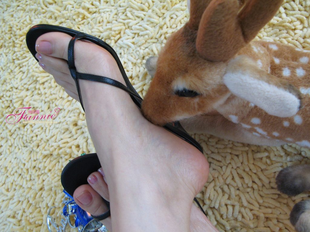 Fannie芬妮美足园 No.001 2008圣诞快乐（高跟裸足）[57P/182MB]插图3