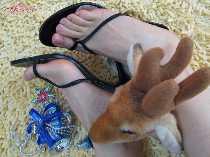 Fannie芬妮美足园 No.001 2008圣诞快乐（高跟裸足）[57P/182MB]-无料摄影圈