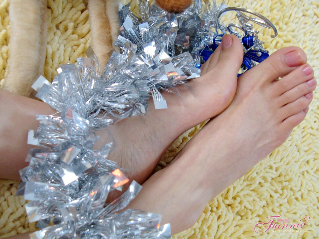 Fannie芬妮美足园 No.003 2008圣诞快乐（裸足） [59P/209MB]插图1