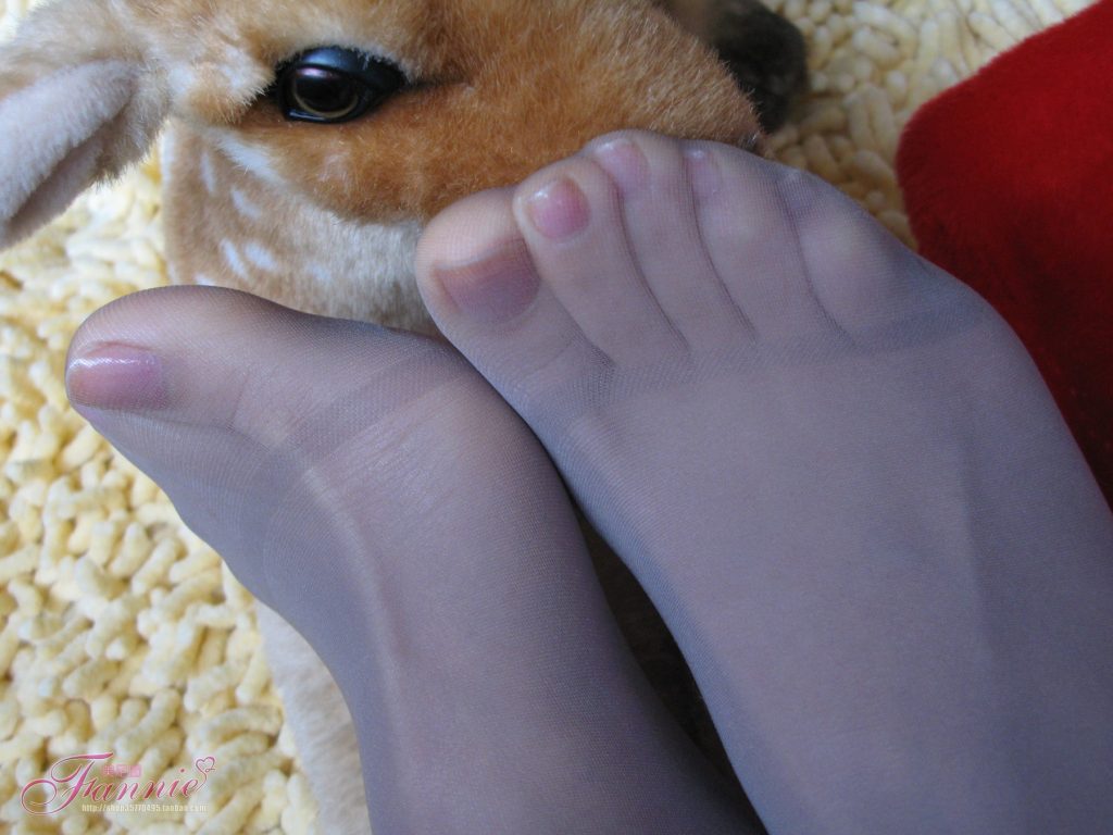 Fannie芬妮美足园 No.004 2008圣诞快乐（丝族） [86P/250MB]插图3