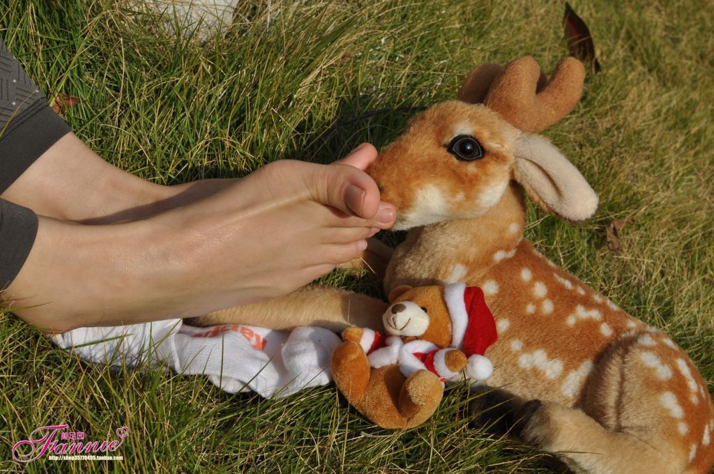 Fannie芬妮美足园 010 2011圣诞快乐（裸足）[79P/140MB]插图3