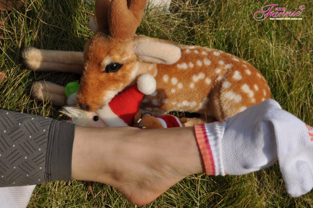 Fannie芬妮美足园 010 2011圣诞快乐（裸足）[79P/140MB]插图2