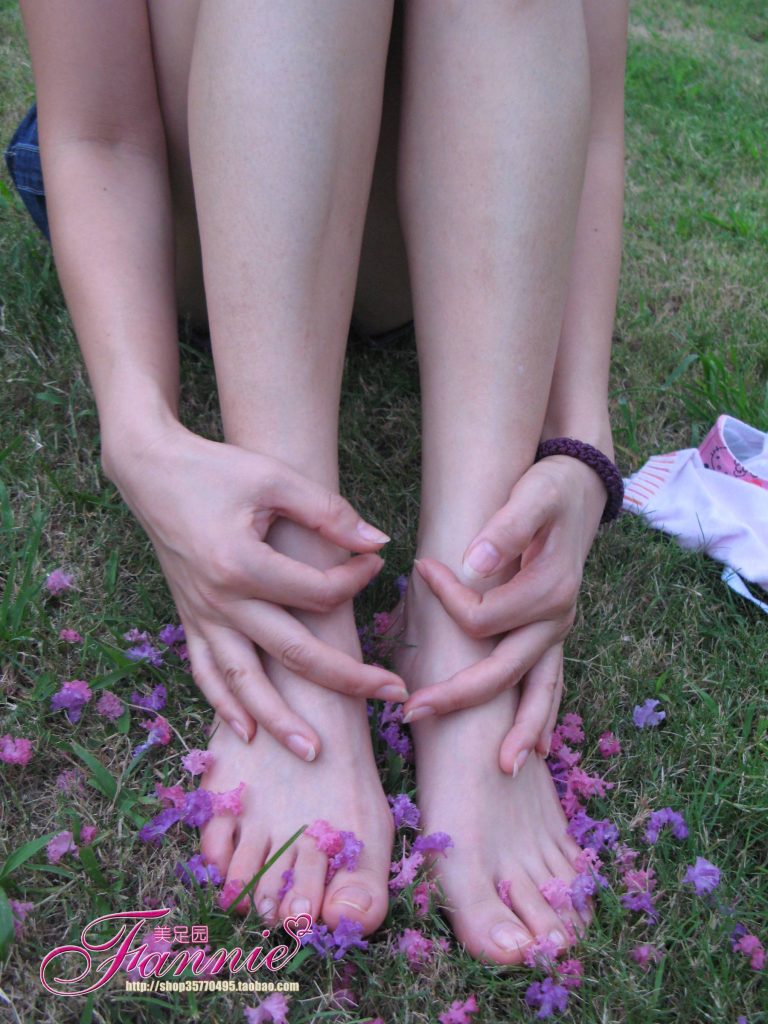 Fannie芬妮美足园 No.018 沾花惹草 [54P/156MB]插图3