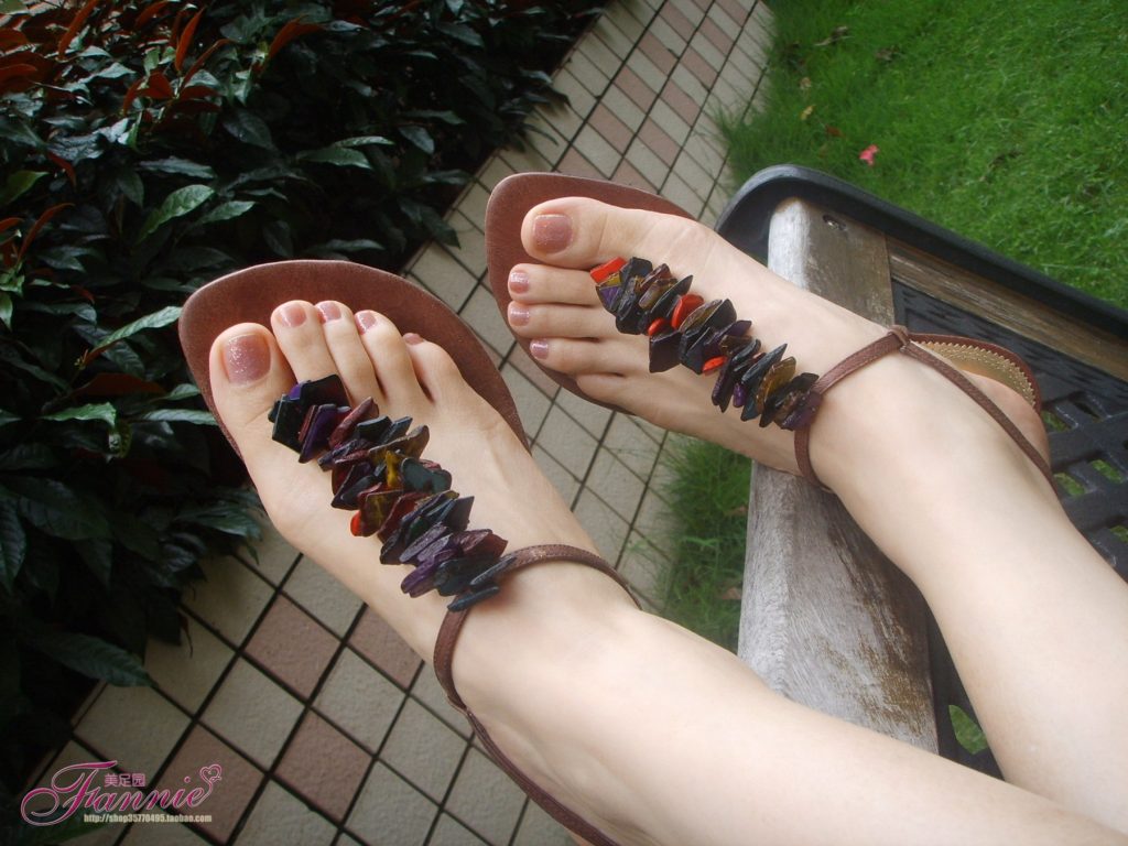 Fannie芬妮每足园 No.136 风起时，勾起无限风光-裸足 [30P/32MB]插图1