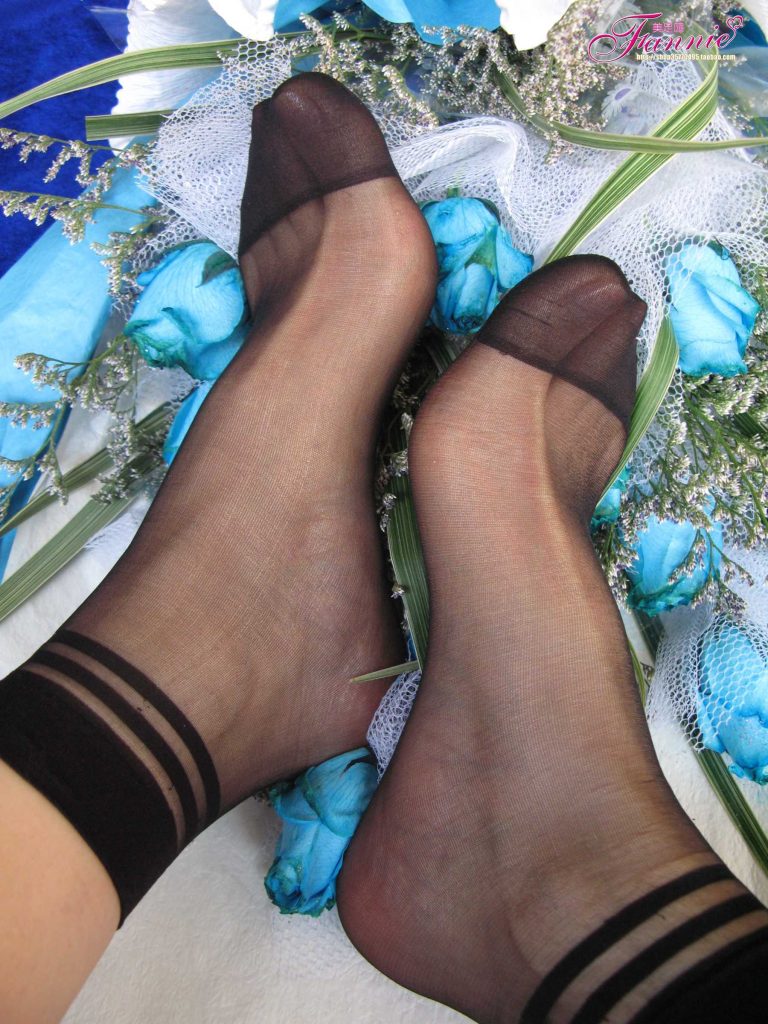 Fannie芬妮每足园 No.244 蓝色魅音 蓝色相思海（黑丝） [80P/188MB]插图2