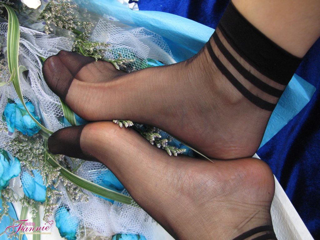 Fannie芬妮每足园 No.244 蓝色魅音 蓝色相思海（黑丝） [80P/188MB]插图3