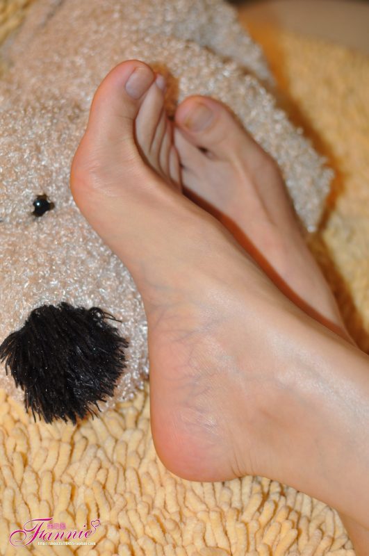 Fannie芬妮每足园 No.261 裸色-1 [44P/91MB]-无料摄影圈