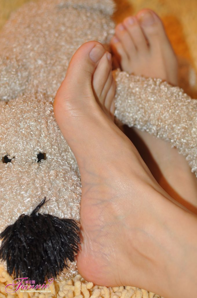 Fannie芬妮每足园 No.261 裸色-1 [44P/91MB]插图2