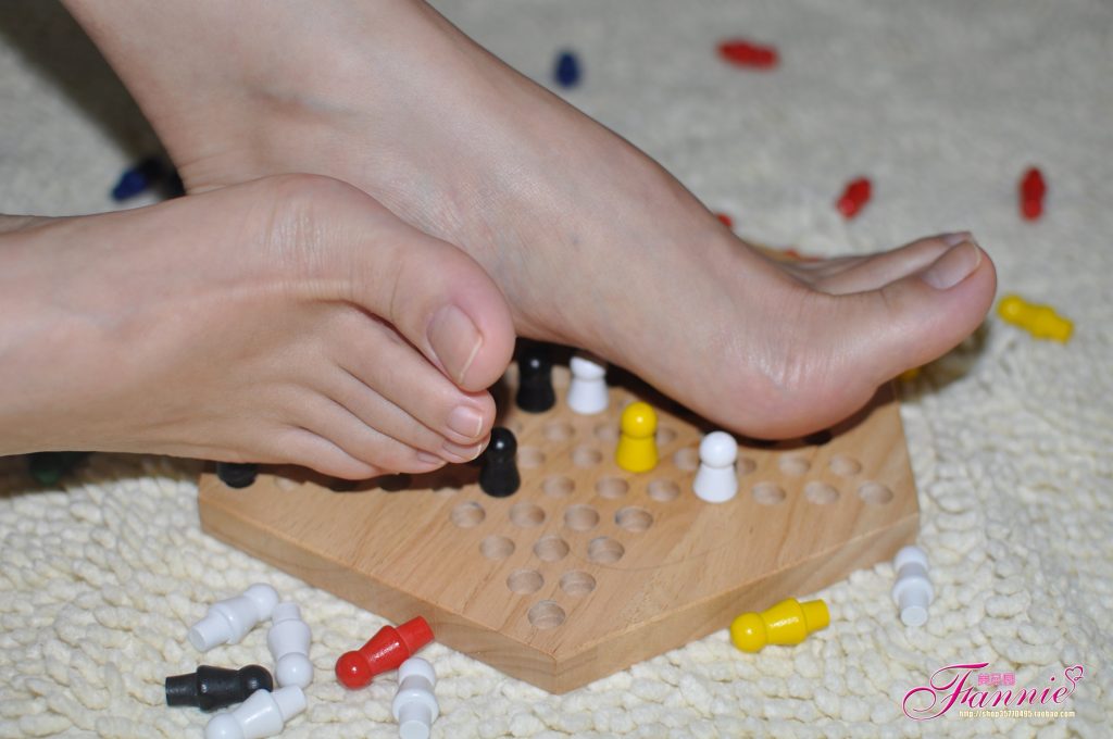 Fannie芬妮每足园 No.264 裸色-5 [44P/106MB]插图2