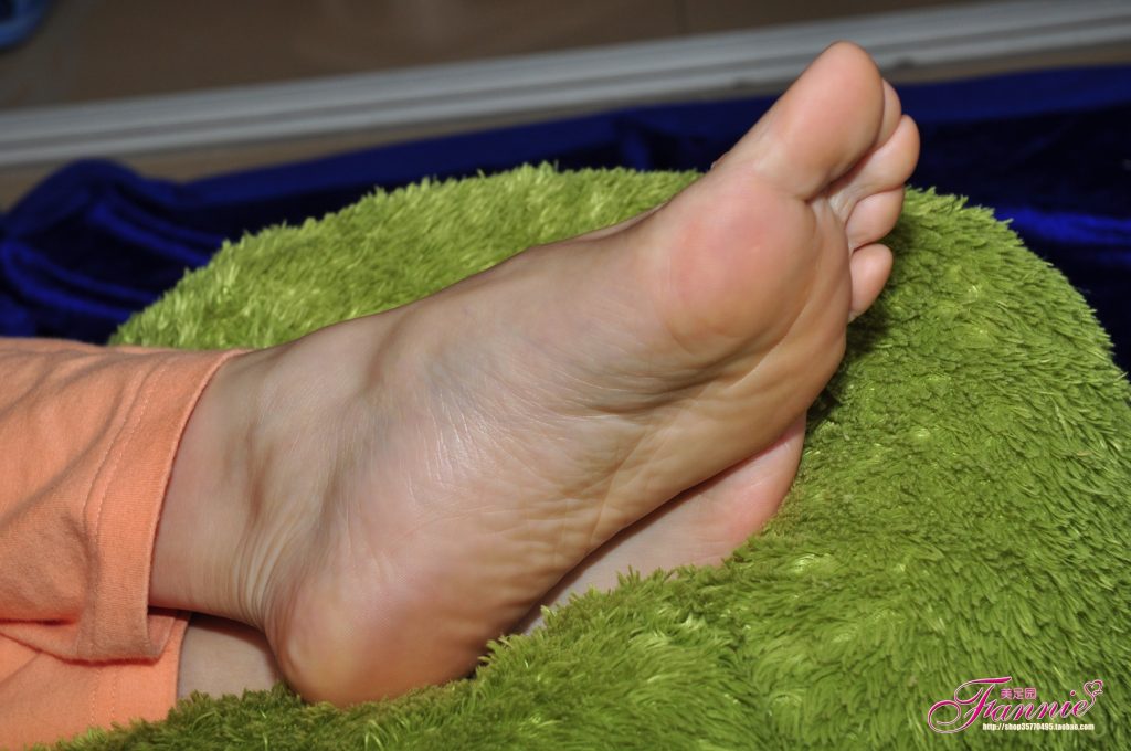 Fannie芬妮每足园 No.271 裸足底特写-3 [40P/108MB]插图1