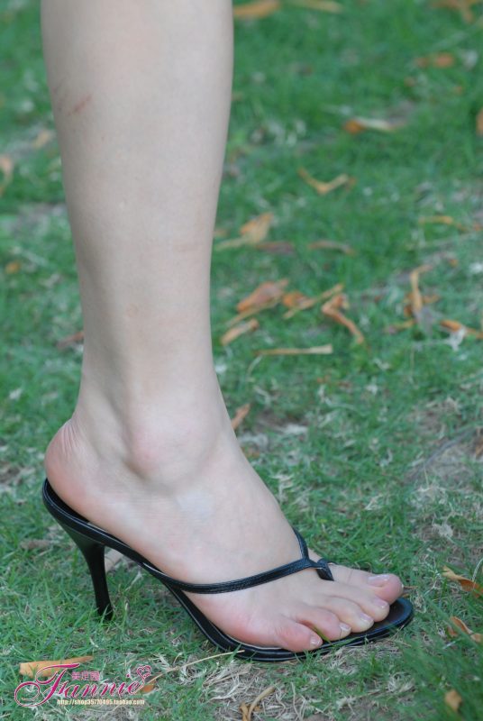 Fannie芬妮每足园 No.284 绿草如茵的家园 芳香盈路 [33P/99MB]-无料摄影圈