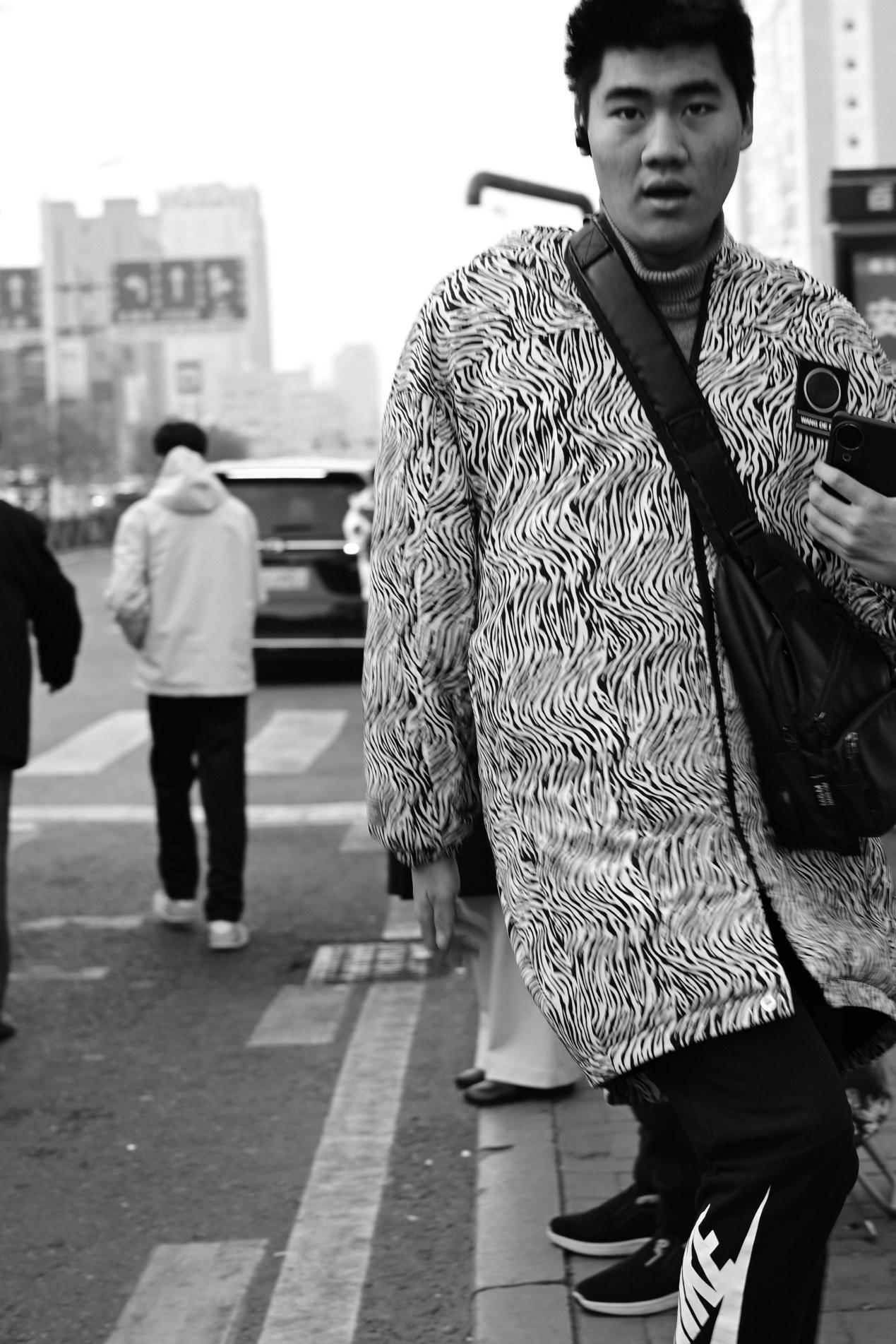 用心定格黑白街拍，捕捉灵魂瞬间插图6