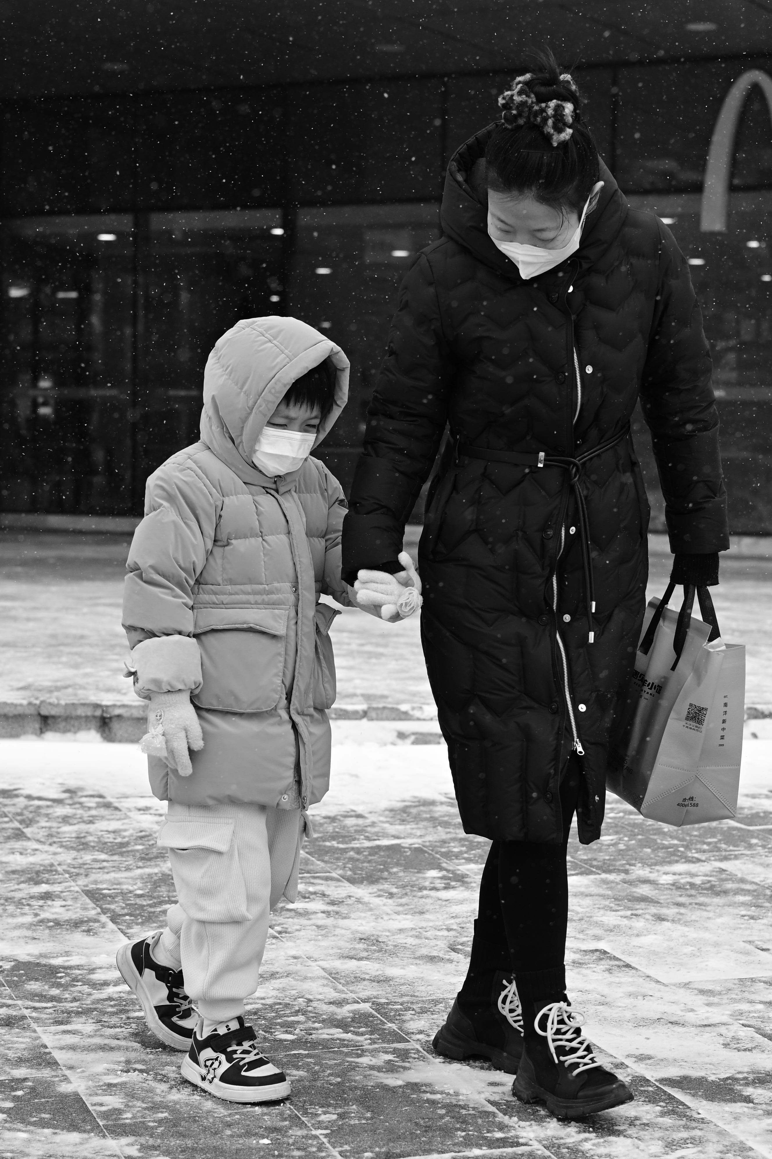 用心定格黑白街拍，捕捉灵魂瞬间插图10