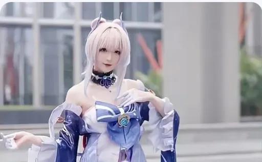 COSPLAY是什么?它是人类灵魂通往“二次元”平行面世界的阶梯?