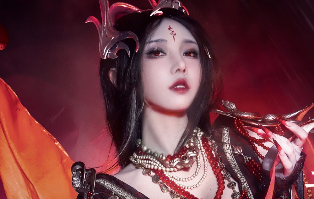 离谱！知名女Coser参展CP29随身携带保镖，险些被黑衣宅男强行掳走插图