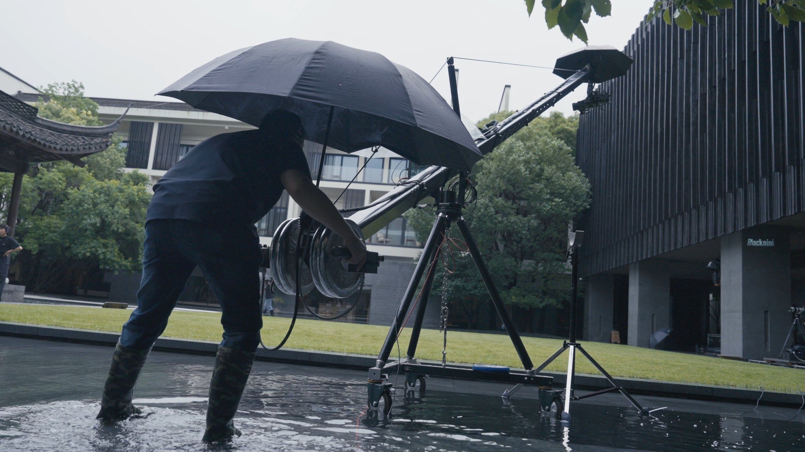 实景直播秀新突破：11台FX3和FX6摄影机联合打造电影感时装直播秀插图7