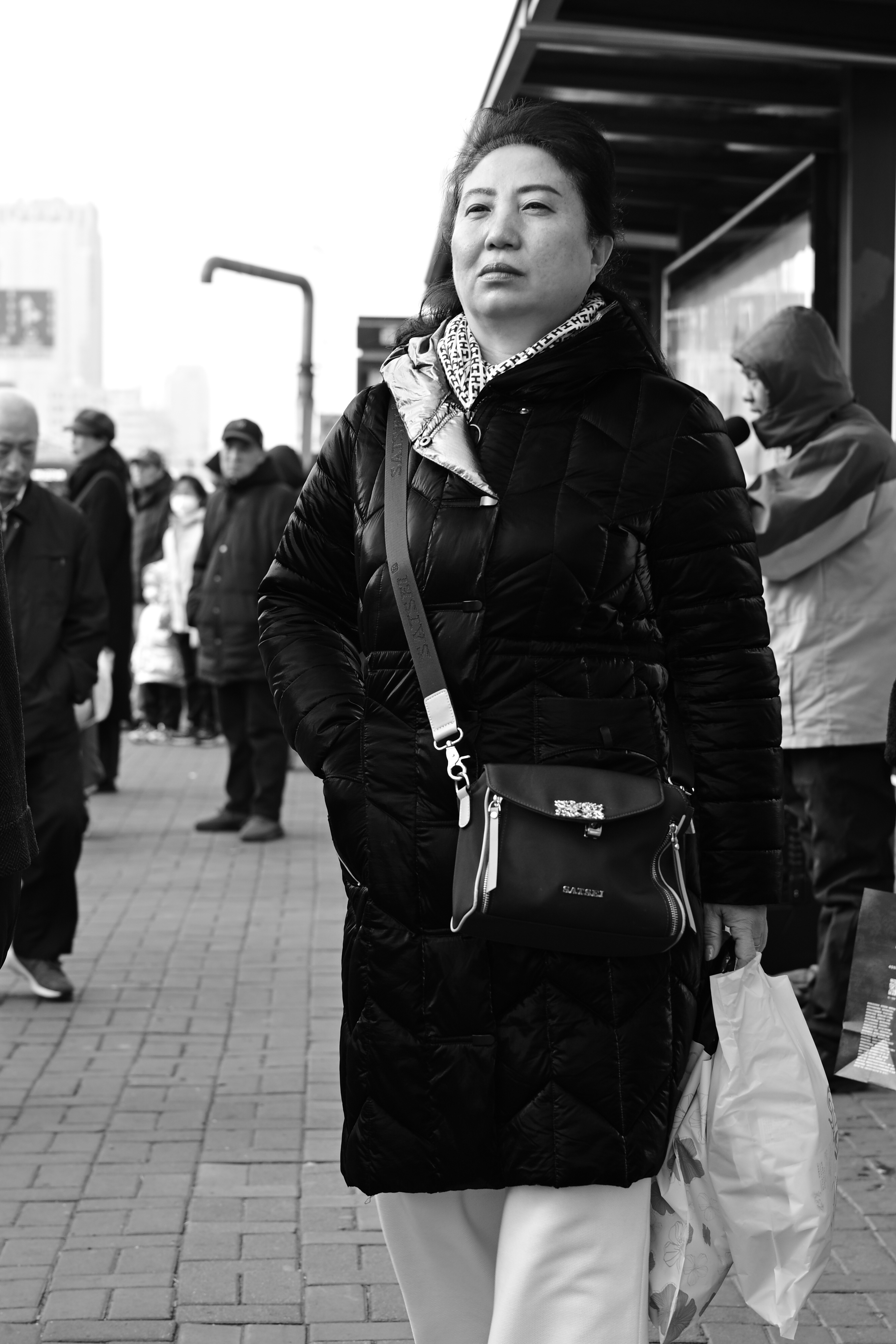 用心定格黑白街拍，捕捉灵魂瞬间插图3