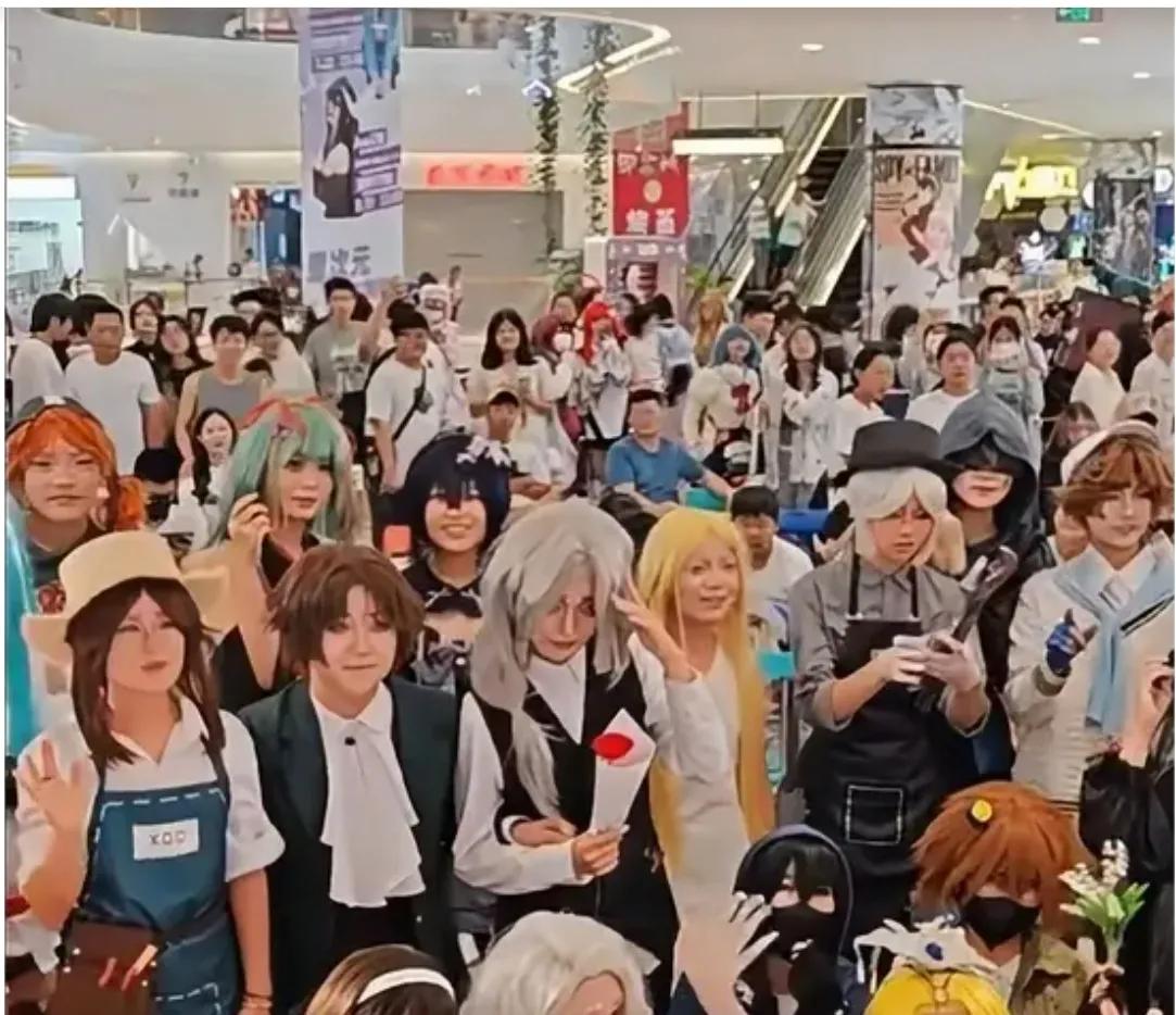 COSPLAY是什么?它是人类灵魂通往“二次元”平行面世界的阶梯?