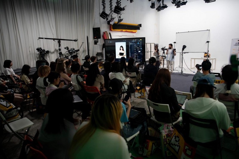 未来视界启航：像素蛋糕AI修图课登陆中国传媒大学-无料摄影圈