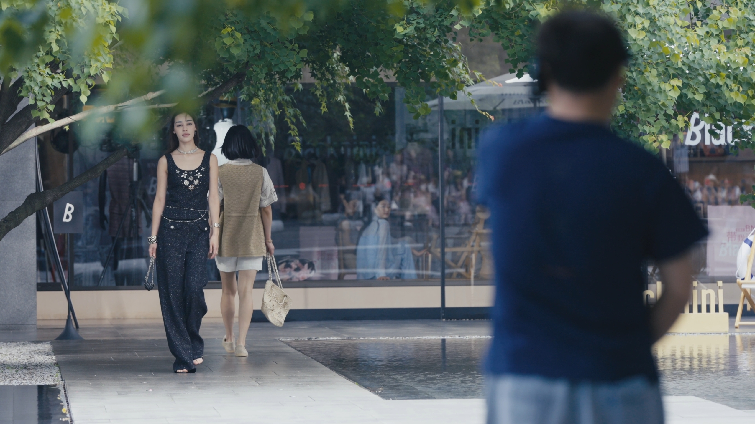 实景直播秀新突破：11台FX3和FX6摄影机联合打造电影感时装直播秀插图5