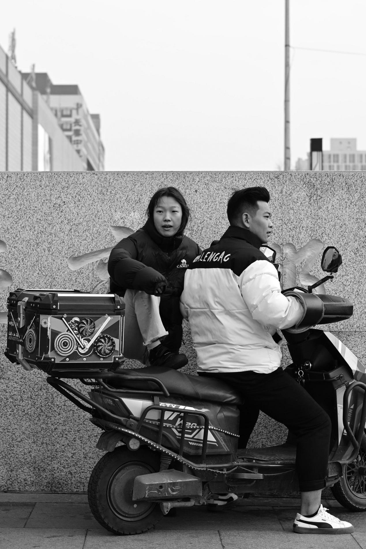 用心定格黑白街拍，捕捉灵魂瞬间插图9