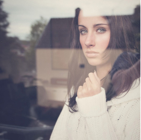 摄影技巧：人群较多的场所怎么拍出画面干净的人像？插图2