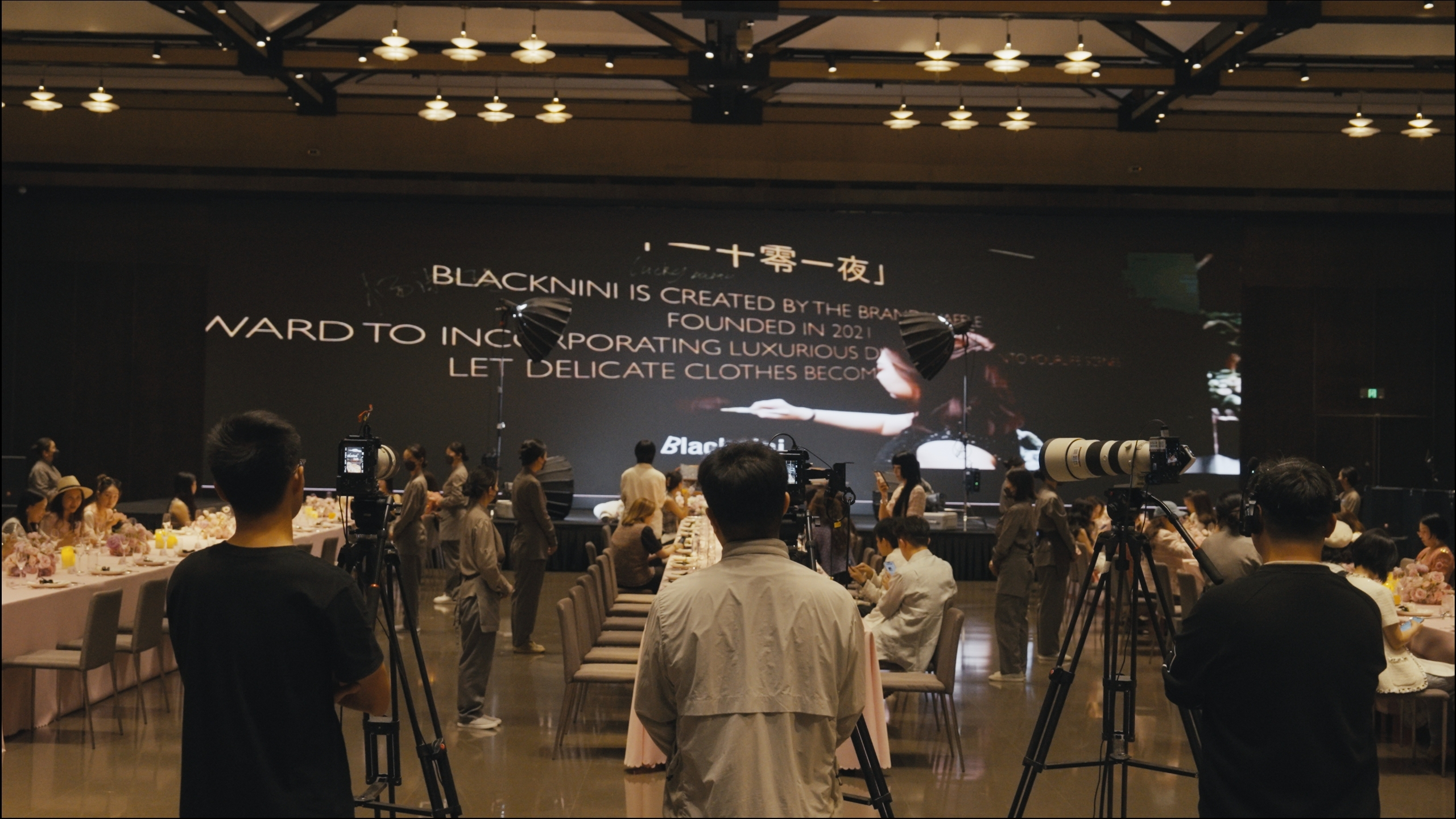 实景直播秀新突破：11台FX3和FX6摄影机联合打造电影感时装直播秀插图10