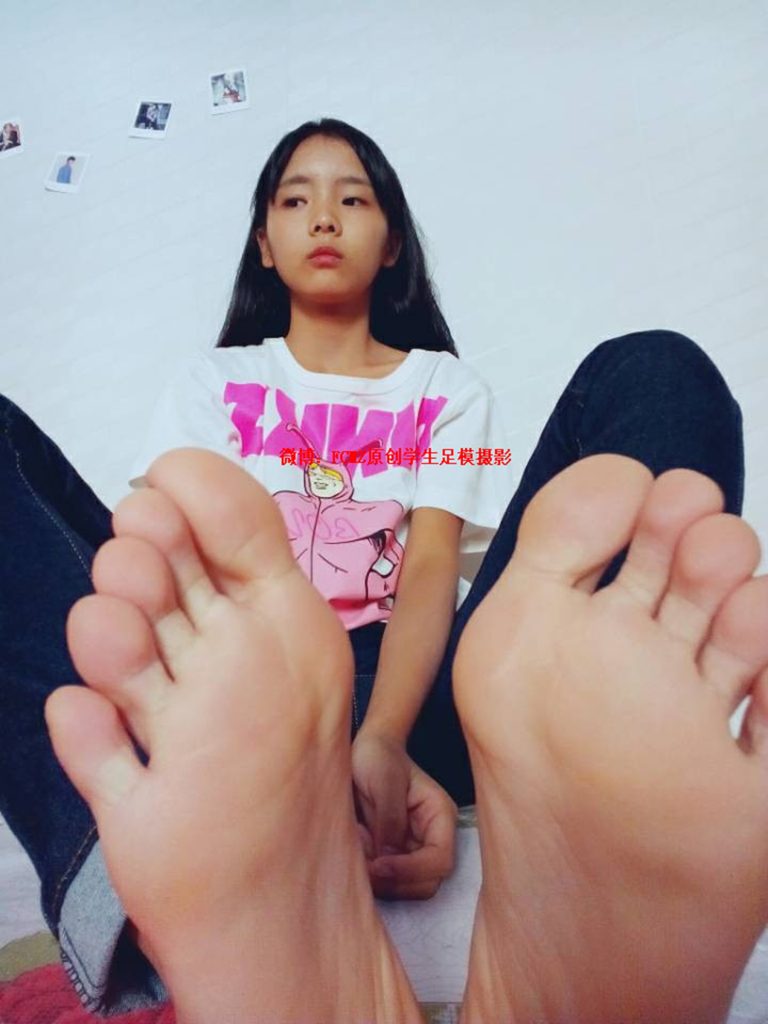 FCMZ原创学生足模摄影 No.019 咕噜 [72P/9MB]插图2
