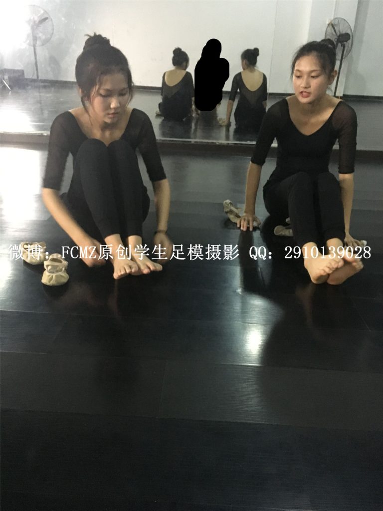 FCMZ原创学生足模摄影 No.042 舞蹈妹字 [134P/1V/94MB]插图1