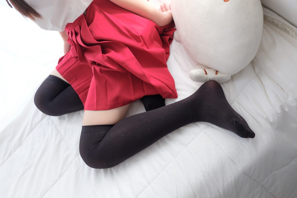 喵写真 VOL.013 红裙黑丝 [70P/462MB]插图3