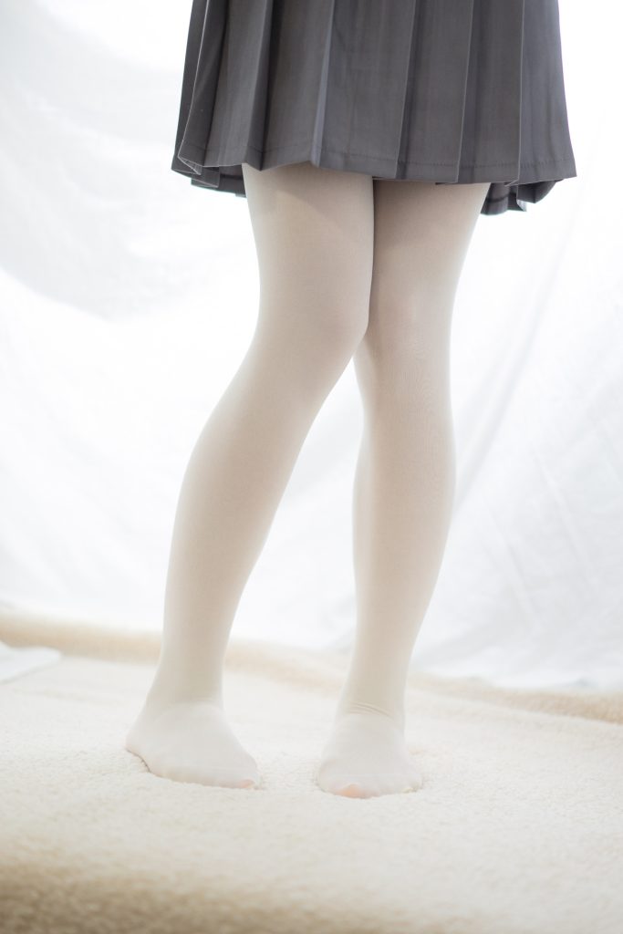 喵写真 VOL.017 眼镜学妹丝足 [104P/736MB]插图1