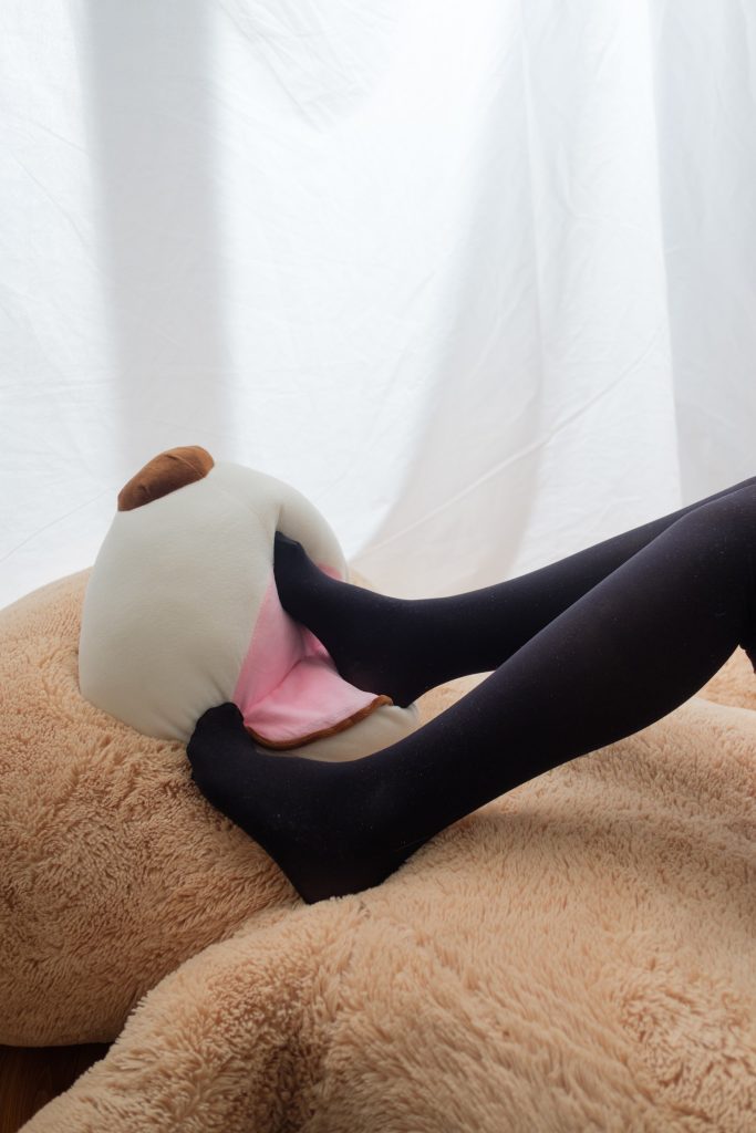 喵写真 早期作品02 在大熊身上的黑丝少女 [90P/1V/770MB]插图3