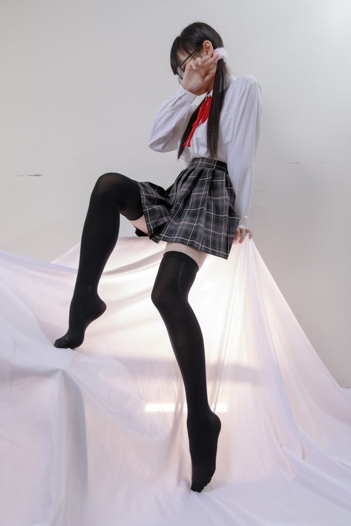 喵写真 早期作品08 JK黑丝格子裙 [91P/1V/586MB]插图3