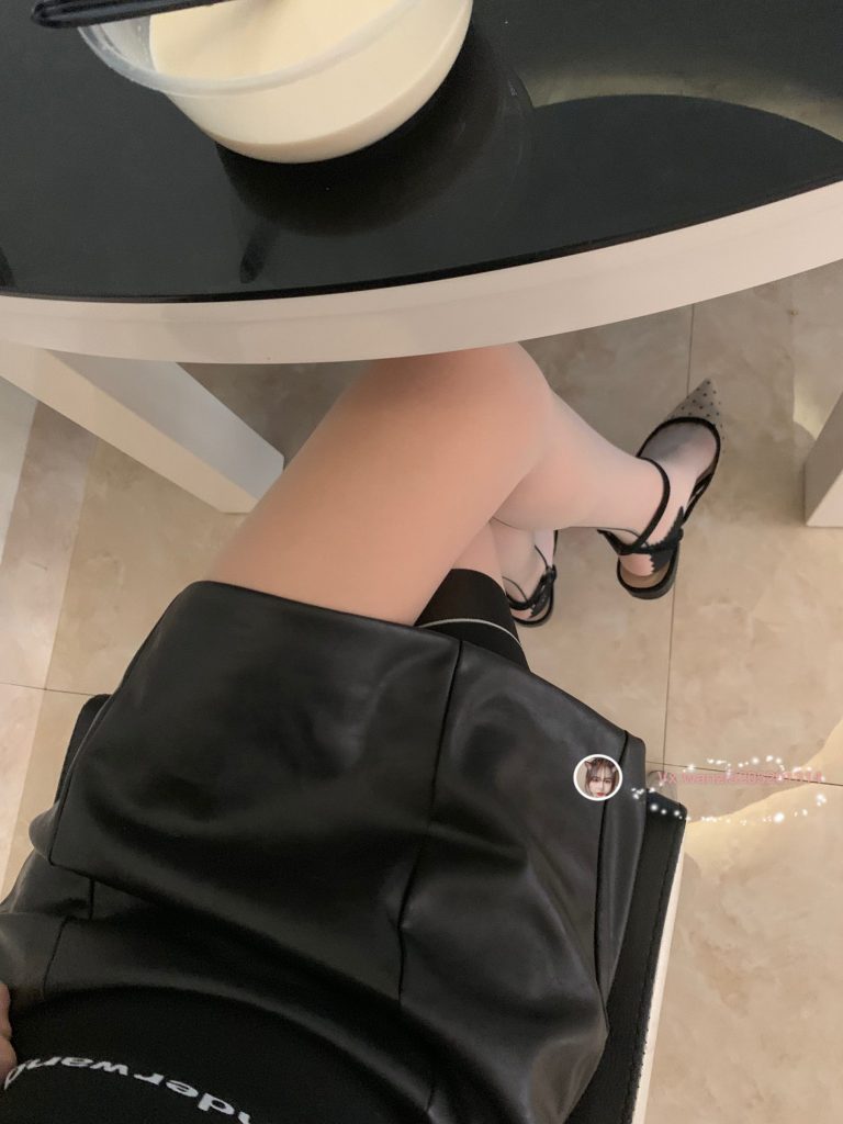 微信朋友圈达人@Changeable丸子-定制系列 NO.016 长筒丝袜[32P/67MB]插图3