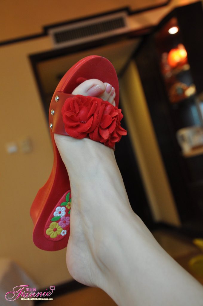 Fannie芬妮每足园 No.318 梦中的婚礼 红玫瑰 [74P/214MB]插图1