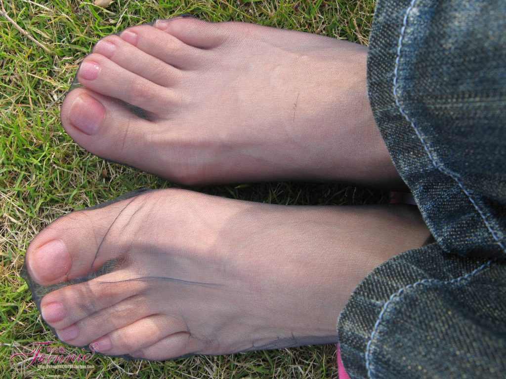 Fannie芬妮每足园 No.364 窃窃私语灰丝 [88P/236MB]插图2