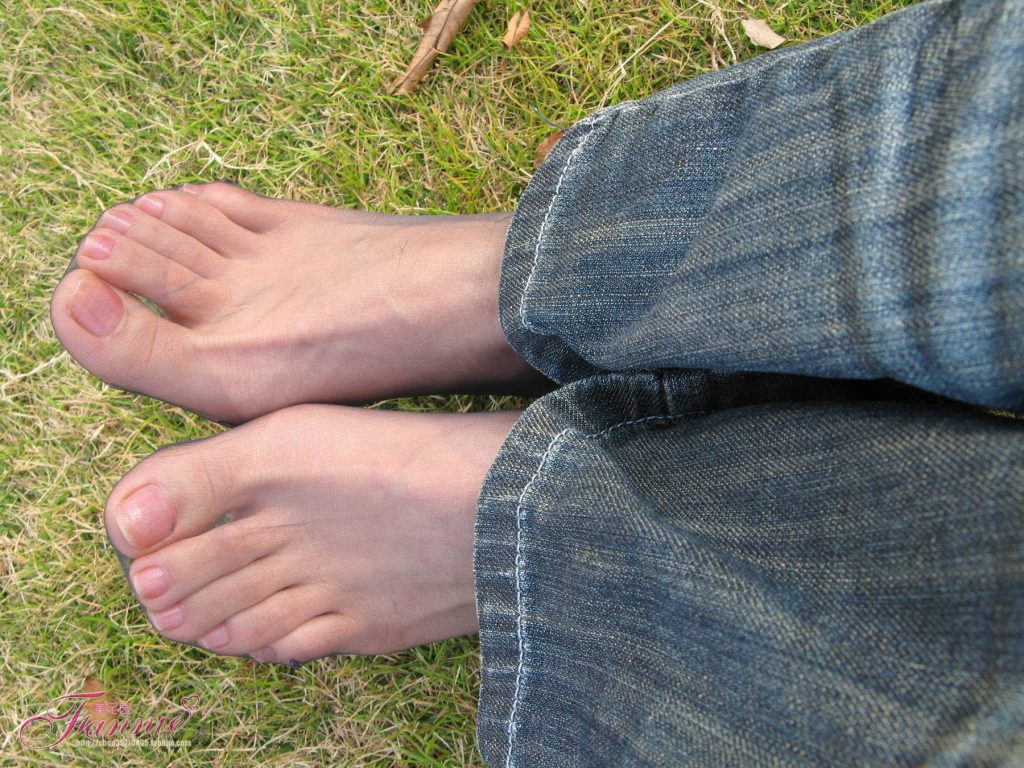 Fannie芬妮每足园 No.364 窃窃私语灰丝 [88P/236MB]插图3