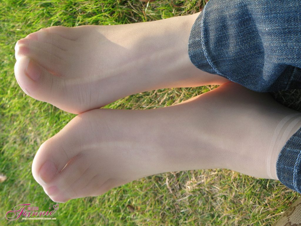 Fannie芬妮每足园 No.365 窃窃私语肉丝 [130P/331MB]插图2