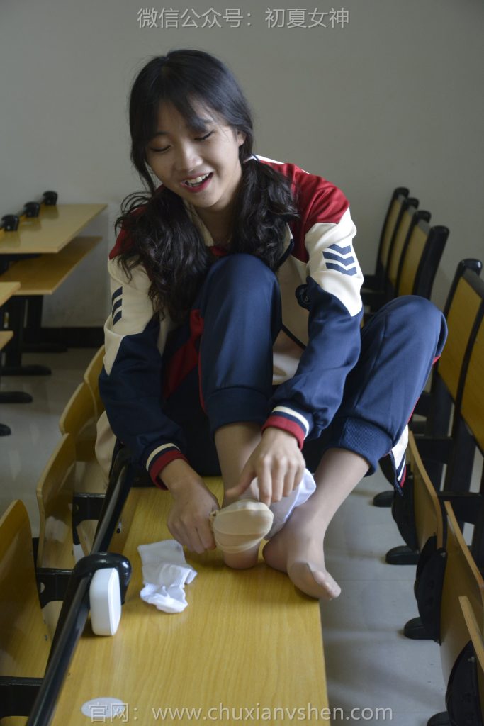 初夏女神 NO.125 点点 英伦风校服[140P/1V/3.50GB]插图3