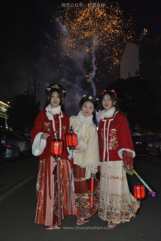初夏女神 NO.149 双双&秀秀&情情 新年快乐[110P/1V/3.06GB]-无料摄影圈