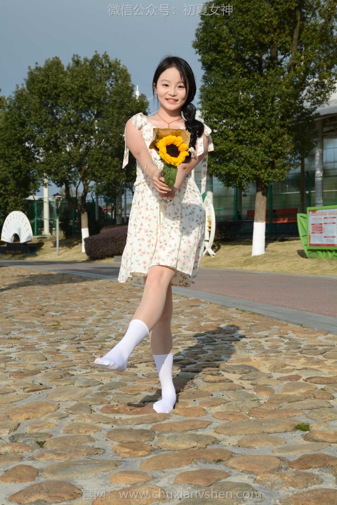 初夏女神 NO.159 双双 迎春碎花裙[140P/1V/5.68GB]-无料摄影圈